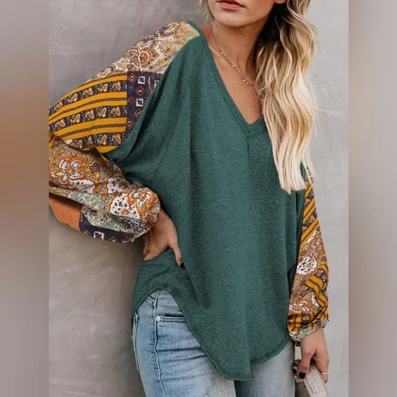 NEW - Women's Relaxed V-Neck Long Sleeve Top - Picture 2 of 8